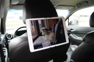 Nakkest&oslash;tteholder til iPad & lesebrett